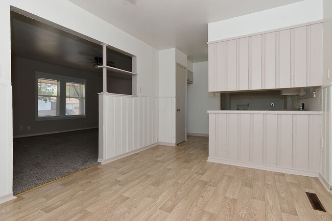 Building Photo - 1304 Skyline Dr