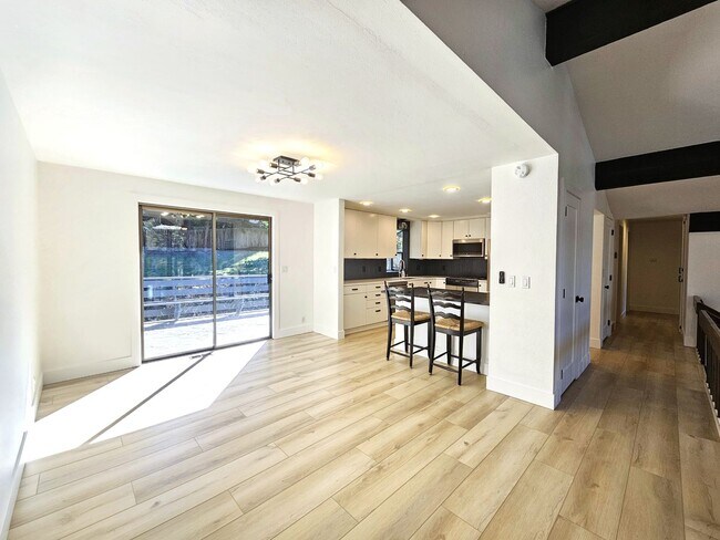 Building Photo - $3,200 - 5 Bed / 3 Bath Beautiful Home in ...