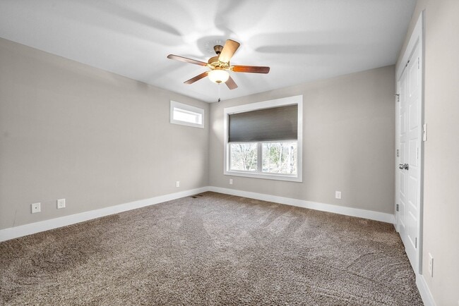 Building Photo - Large 2 Bedroom Condo For Rent Near Downtown Clarksville!