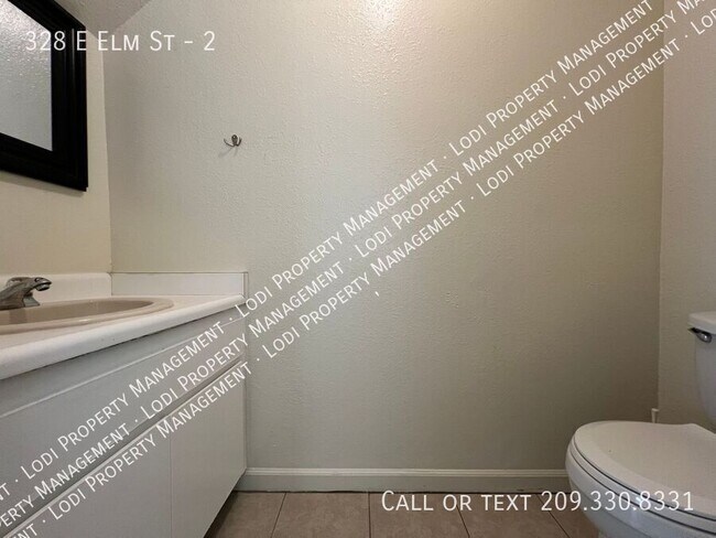 Building Photo - 328 E Elm St