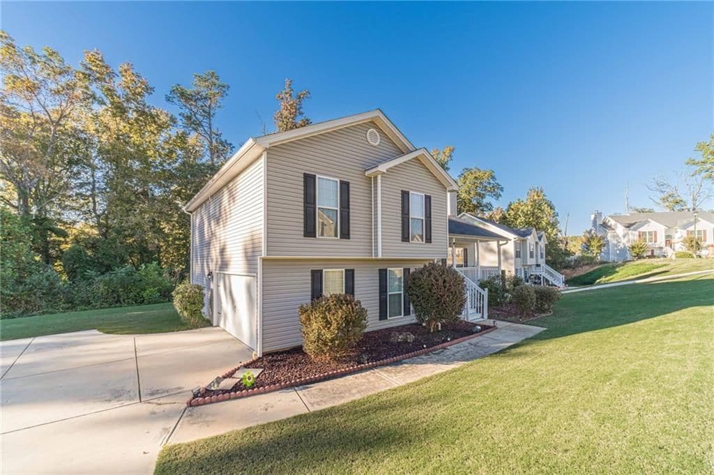 Building Photo - 583 Embassy Walk