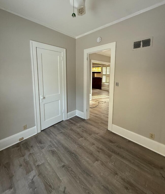 Building Photo - 3553 Dupont Ave S