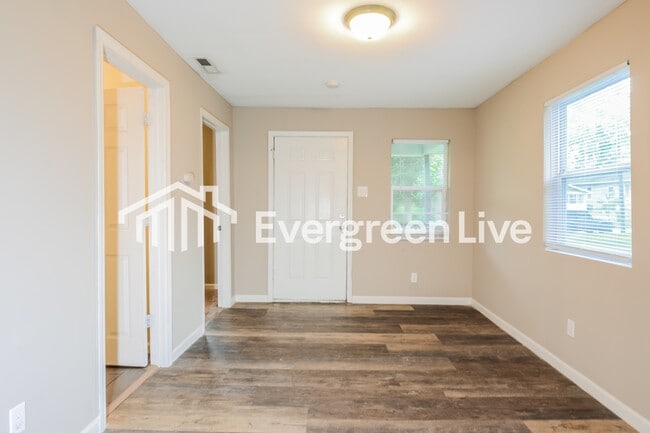 Building Photo - 114 S Sheridan Ave