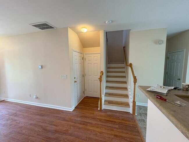 Building Photo - Centrally located Townhouse in Charlotte