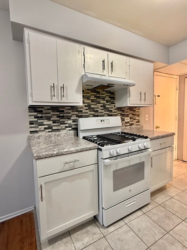 Building Photo - 329 David Ct