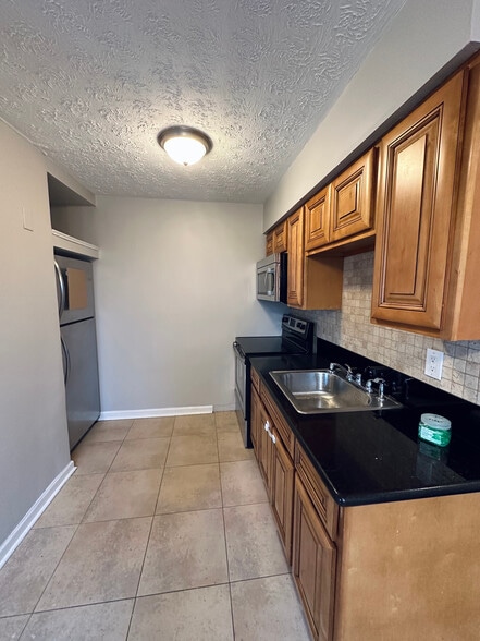 Building Photo - 320 Hanna Ave