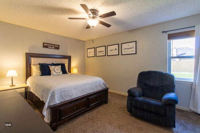 Building Photo - 5604 Greentree Ave