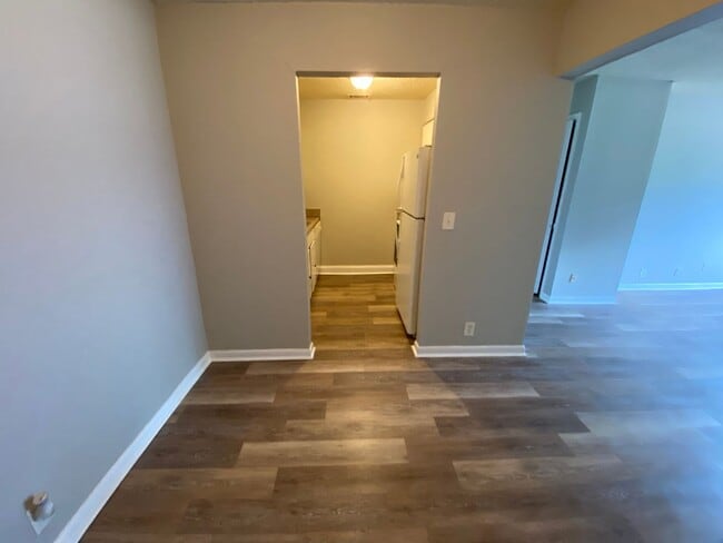 Building Photo - Lovely 1 bedroom condo in South Nashville! Private Balcony!