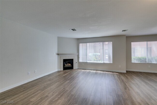 Building Photo - 350 S Durango Dr