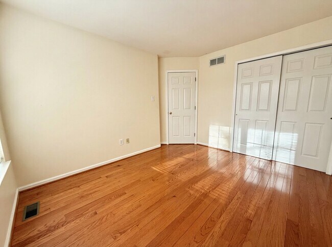 Building Photo - 306 Pimlico Way