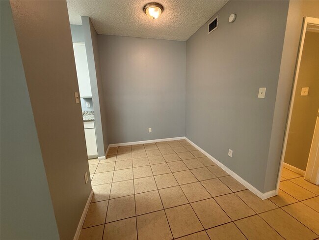 Building Photo - 10049 Westpark Dr