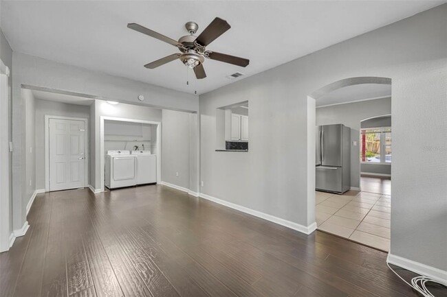 Building Photo - 1811 Park Lake St