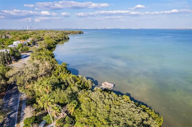 Building Photo - 3013 Pointeview Dr