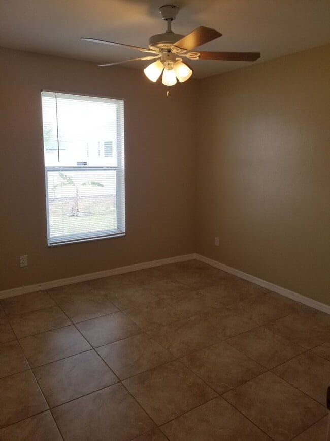 Building Photo - 2321 SW 19th St