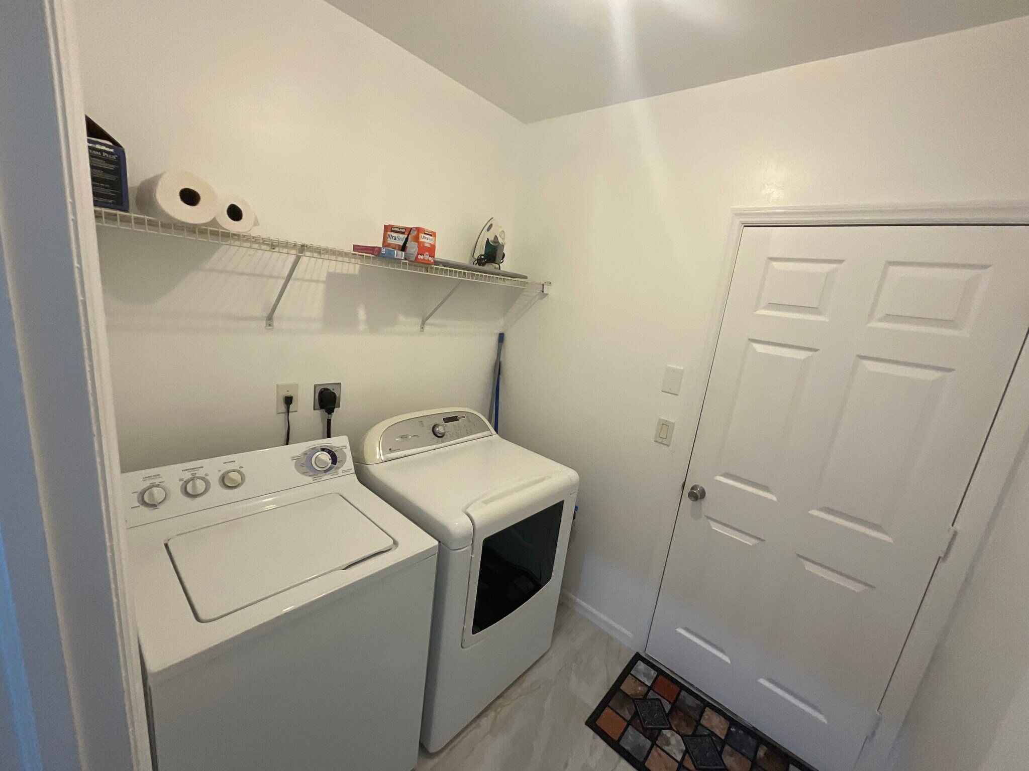 Building Photo - 929 Bolivia Dr