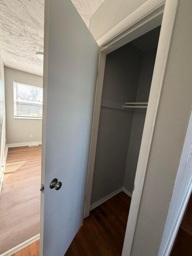 Building Photo - 1975 Dunbar Dr