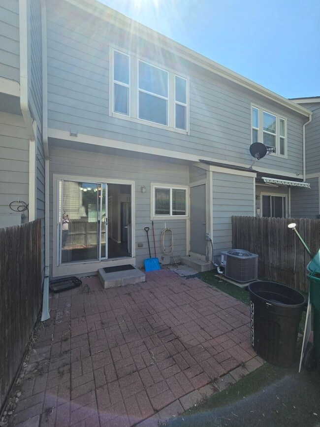 Building Photo - Updated Autumn Chase Townhome