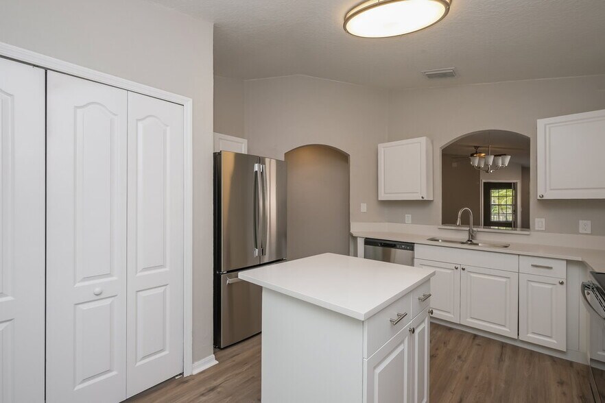 Building Photo - 8501 Quarter Horse Dr