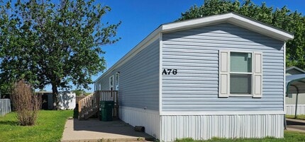 Building Photo - 2320 E MacArthur Rd