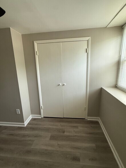 Bedroom #1 (5/6) - 1900 Dutch Village Dr