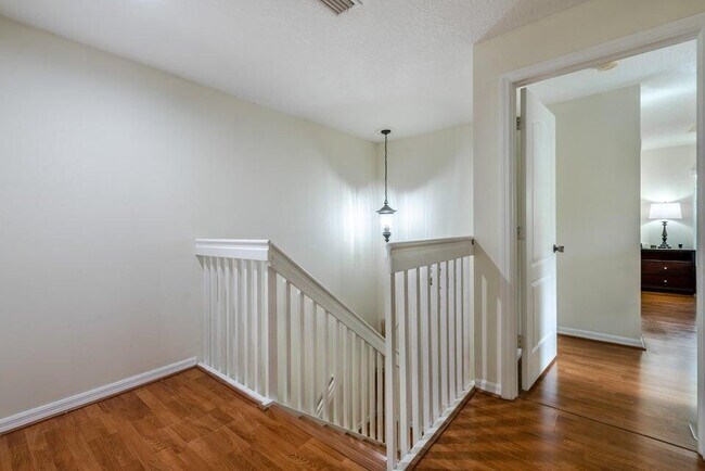 Building Photo - 287 River Bluff Ln