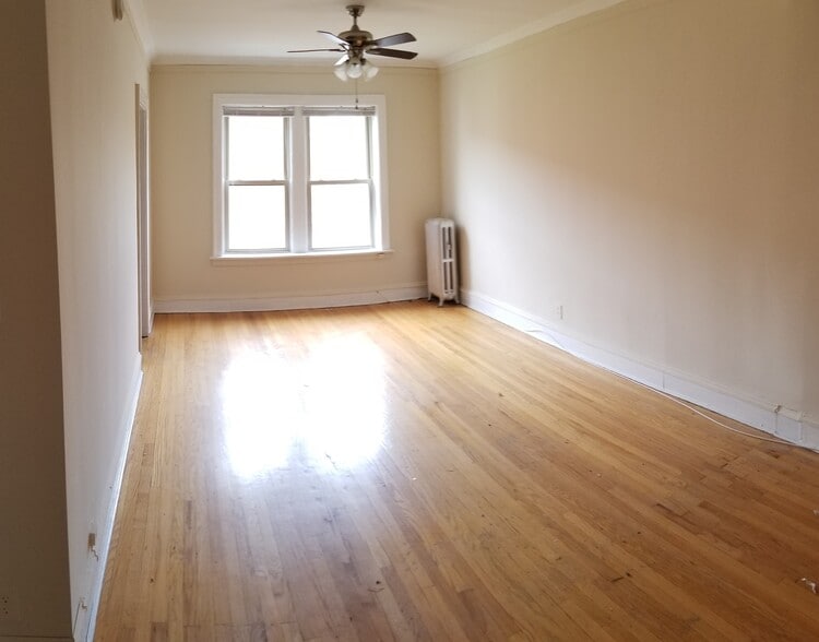 Building Photo - 4913 N Damen Ave