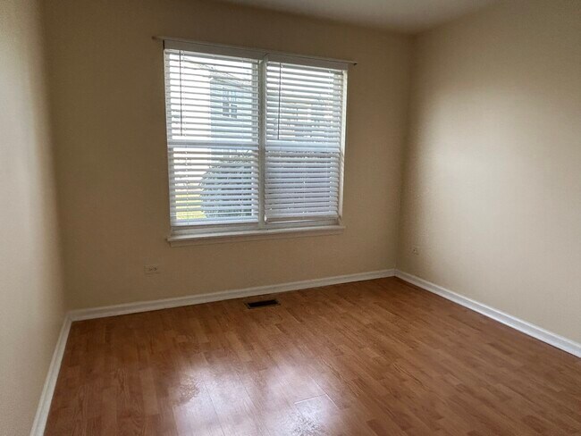 Building Photo - 1020 Chaucer Ct