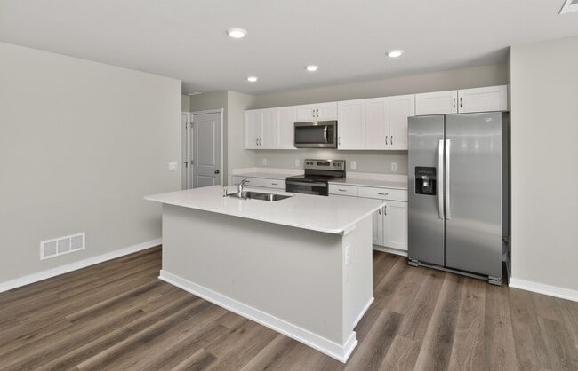 Building Photo - MODERN COMFORT!! 3 Bedroom, 3 Bathroom Townhome in Urbandale!