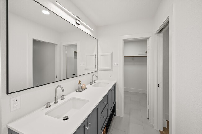 Building Photo - 303 Knoll Forest Dr