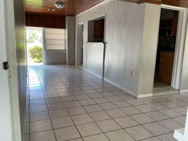 Building Photo - 3 Bed / 2 Bath Home in North Lakeland – Spacious Yard & Great Location