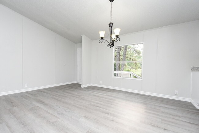 Building Photo - Be part of this cozy community at Roy Harris Loop