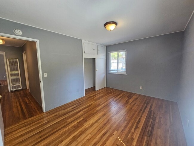 Building Photo - 7 Elm Ct