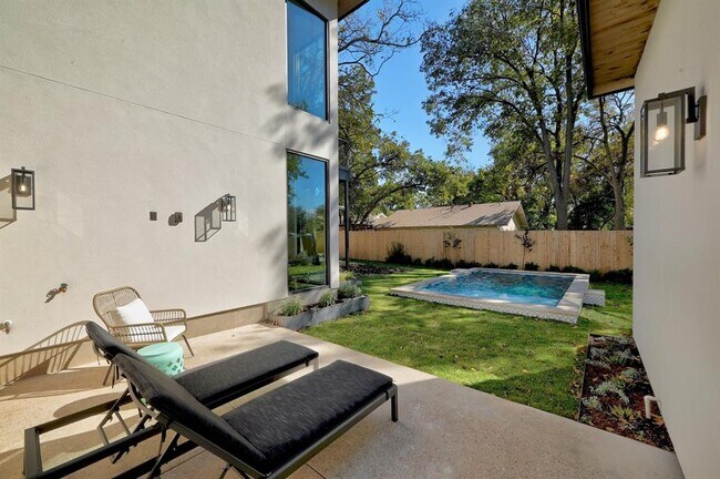 Building Photo - 5512 Shoalwood Ave