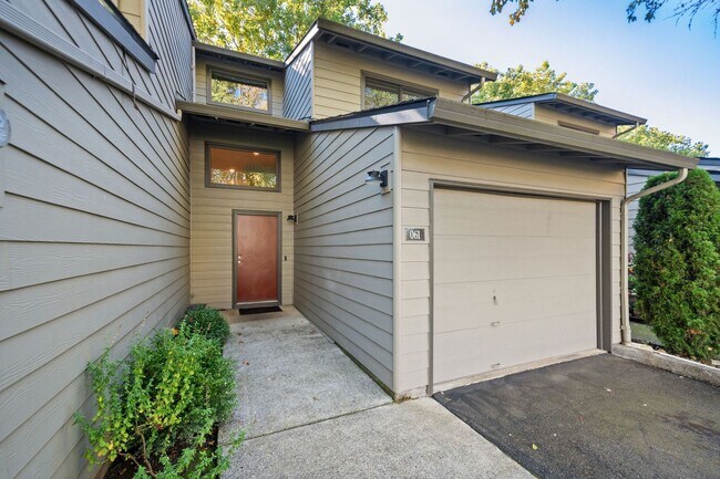 Building Photo - 2 bedroom Condo