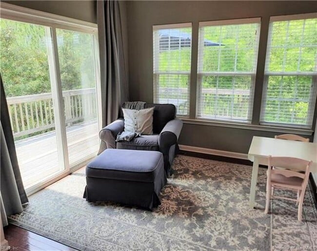 Building Photo - 4 bedroom end unit with garage in Liberty Crossing