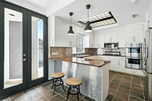 Building Photo - 2019 McClendon St