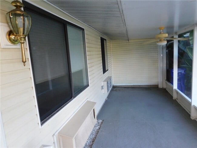 Building Photo - 543 7th Pl