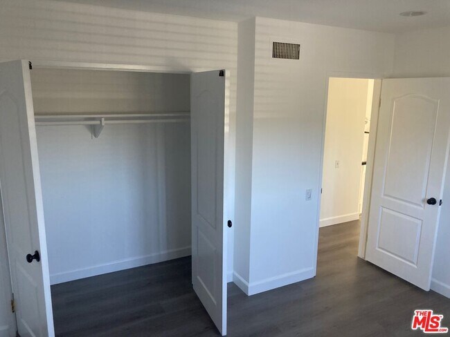 Building Photo - 3654 Green Vista Dr