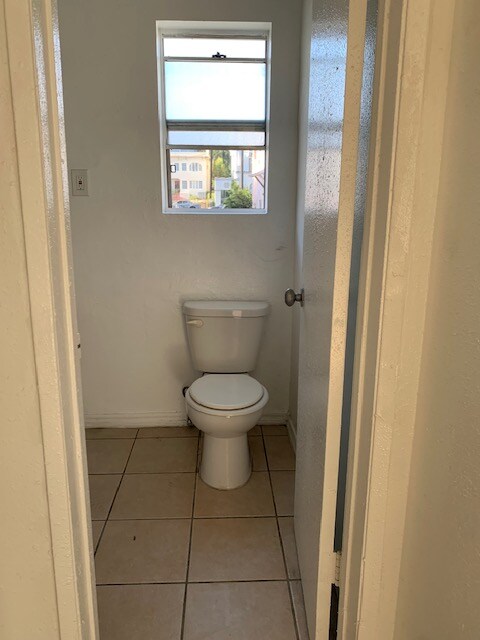 Building Photo - 1825 Tamarind Ave