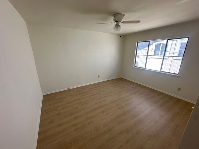 Building Photo - 113-115 W Rosslynn Ave
