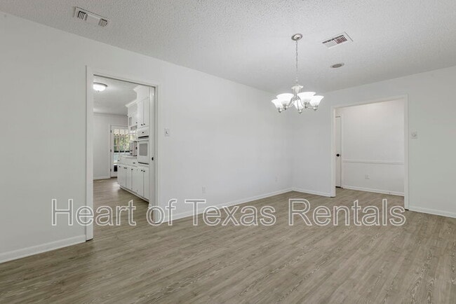 Building Photo - 465 Cranbrook Dr