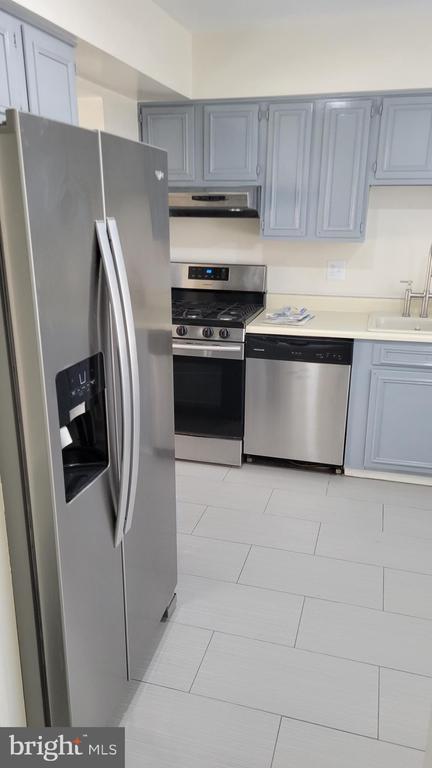 Building Photo - 2055 Pilgrim Dr