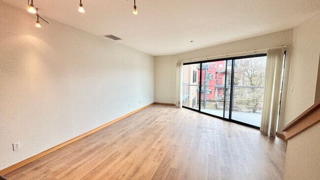Building Photo - Spacious 2BR/2BA Condo – 1,086 SF + Parking + River Views | NW Portland