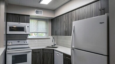 Building Photo - Lansdowne Station Apartments