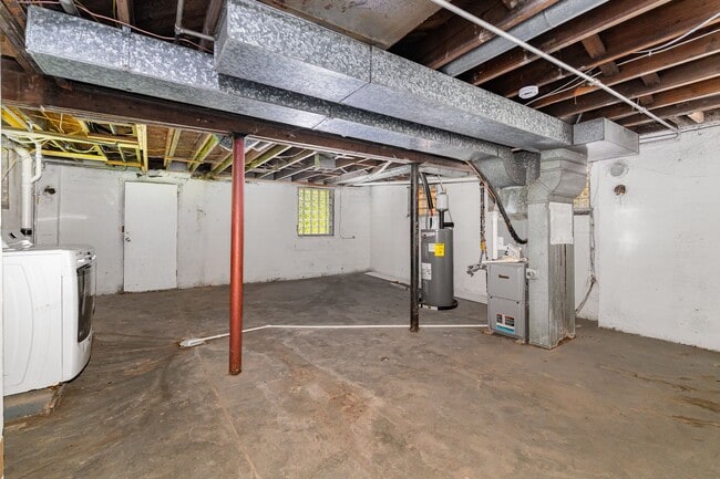 Building Photo - Updated 3 Bedroom 1 bathroom House