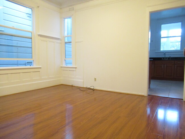 Building Photo - 866 Broadway