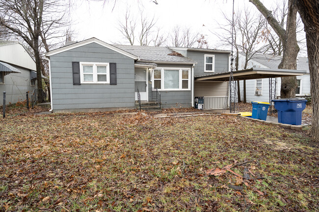 Primary Photo - 2123 W Sherwood Ave