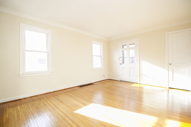 Building Photo - 2355 Ward St