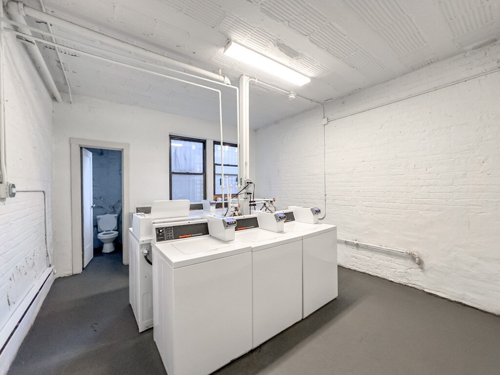 Building Photo - 2425 N Kedzie Blvd