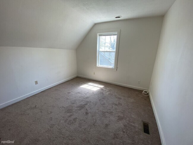 Building Photo - 2 br, 1.5 bath Duplex - 111 S Linden St Apt 2